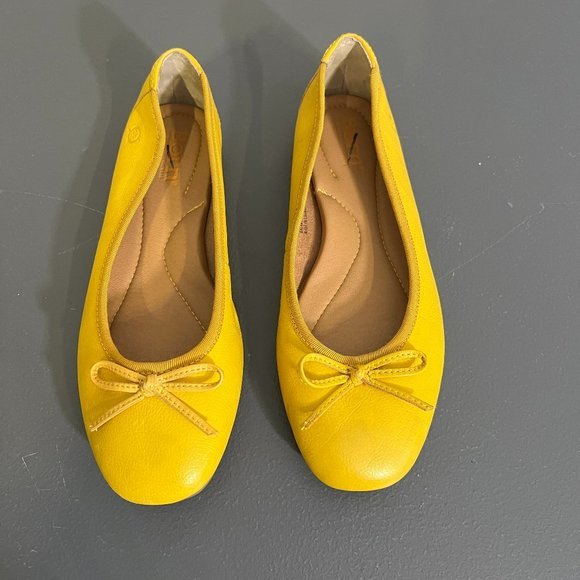BORN Brin Leather Ballerina Bow Flats in Yellow (6) - Picture 3 of 10